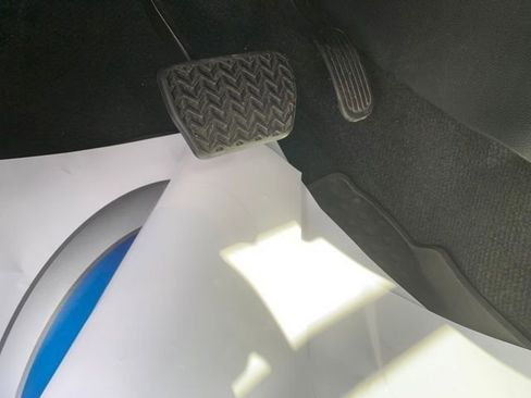 Used 2024 Toyota Corolla Cross AWD Hybrid w/ Moonroof Package image 16