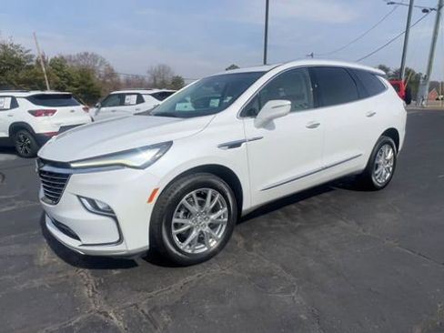 Used 2023 Buick Enclave Essence w/ Experience Buick Package image 4