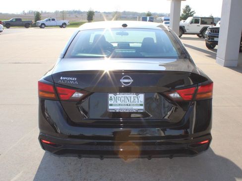 Used 2025 Nissan Altima 2.5 SV image 8