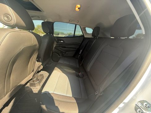 Used 2025 Chevrolet Trax LT w/ Sunroof Package image 19