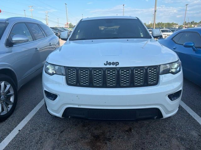 Used 2020 Jeep Grand Cherokee Altitude RWD image 2