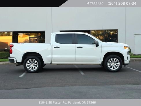 Used 2022 Chevrolet Silverado 1500 Custom w/ Safety Confidence Package AWD/4WD image 5