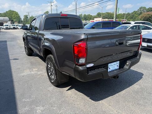 Used 2018 Toyota Tacoma SR5 RWD image 5