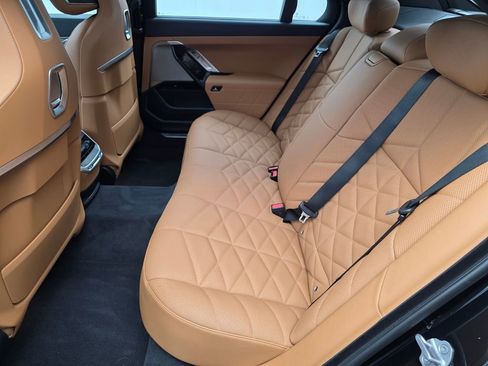 Used 2024 BMW 740i image 14