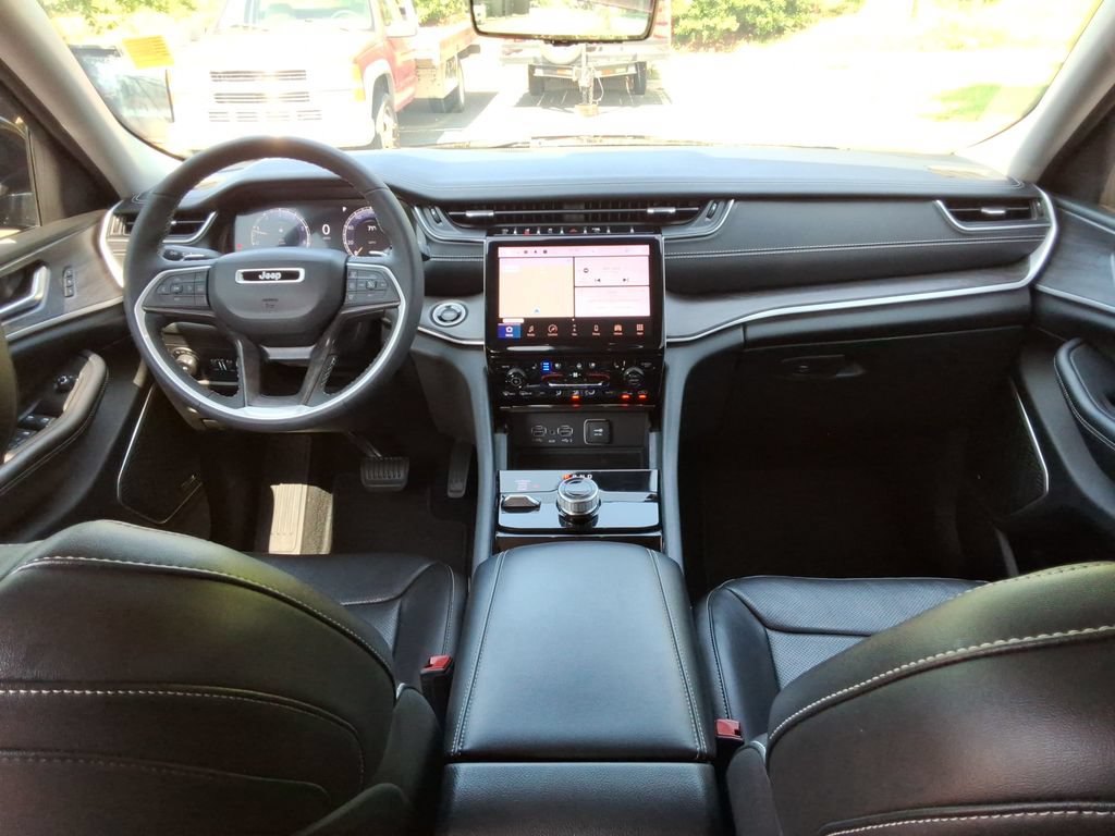 Used 2023 Jeep Grand Cherokee Limited w/ Luxury Tech Group II AWD/4WD image 20