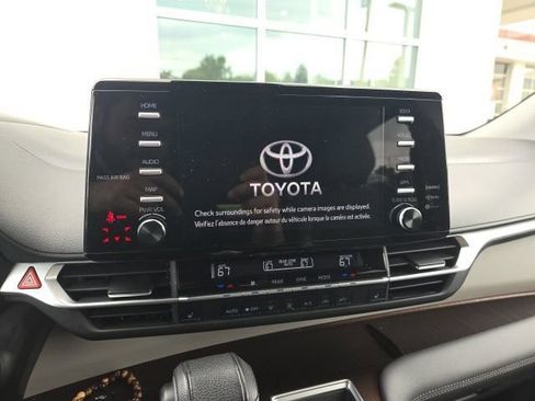 Used 2022 Toyota Sienna XLE AWD/4WD image 8