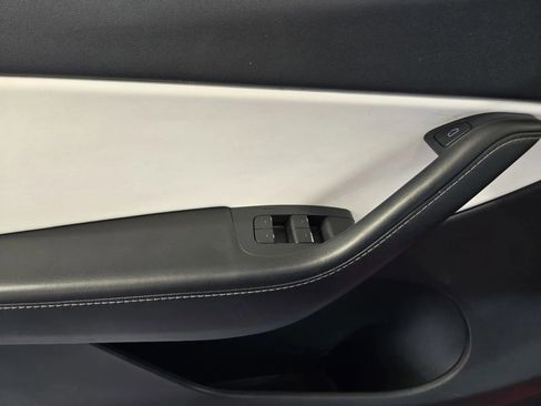 Used 2021 Tesla Model Y Long Range image 12