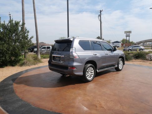 Used 2022 Lexus GX 460 Premium w/ Premium Package image 2