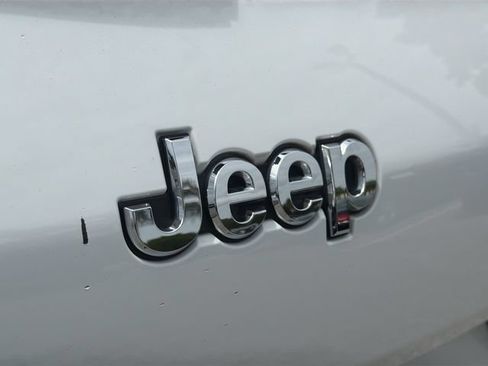 Used 2022 Jeep Grand Cherokee L Limited AWD/4WD image 9