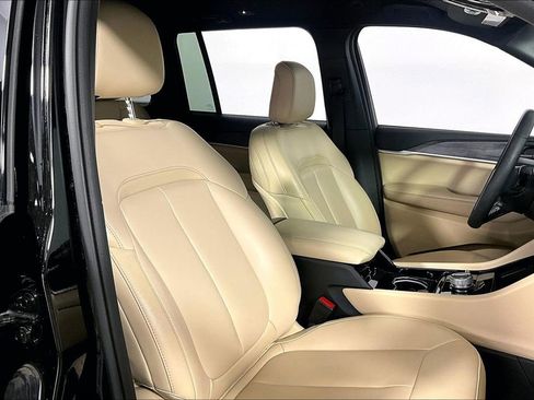 Used 2023 Jeep Grand Cherokee Limited AWD/4WD image 7