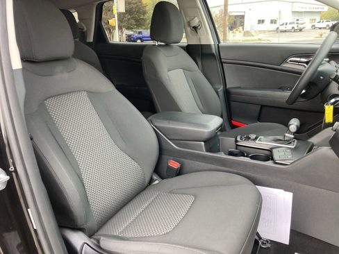 Used 2024 Kia Sportage LX image 28