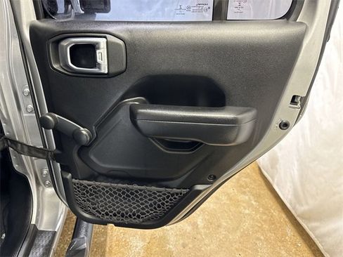 Used 2021 Jeep Gladiator Sport image 23