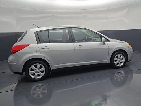 Used 2009 Nissan Versa Hatchback FWD image 17