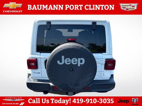 Used 2021 Jeep Wrangler Unlimited Sahara w/ Dual Top Group AWD/4WD image 8