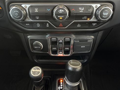Used 2022 Jeep Gladiator Sport AWD/4WD image 23