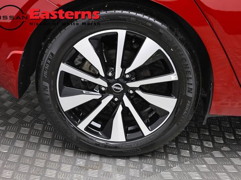 Used 2024 Nissan Sentra SV w/ SV Premium Package FWD image 30