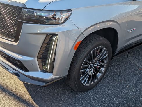 Used 2023 Cadillac Escalade ESV V w/ Heavy-Duty Trailer Package image 11