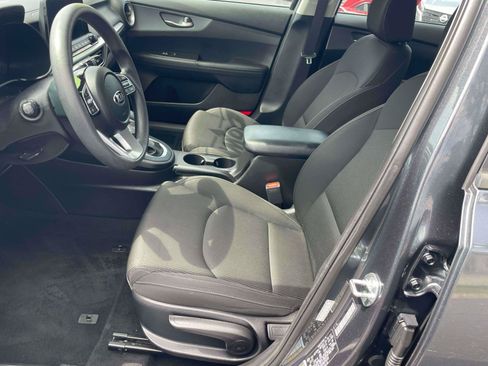 Used 2021 Kia Forte LXS FWD image 12