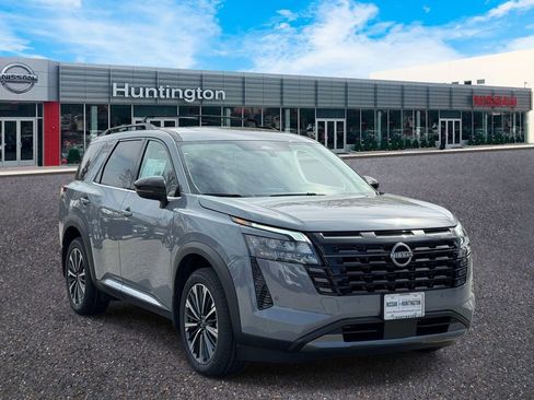 New 2026 Nissan Pathfinder Platinum w/ Cargo Package AWD/4WD image 2