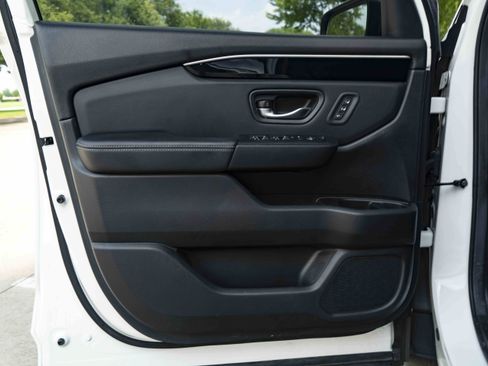 Used 2025 Honda Pilot EX-L image 35