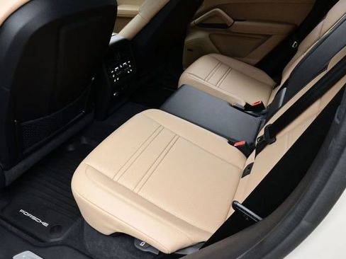 Certified 2025 Porsche Cayenne Coupe AWD/4WD image 15