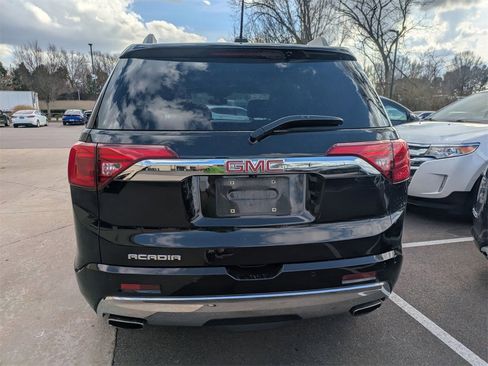 Used 2019 GMC Acadia Denali image 4