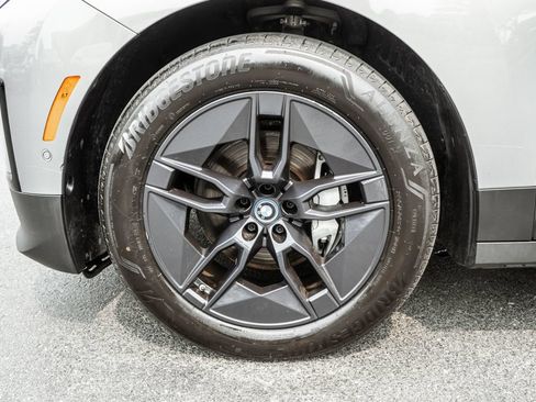 Used 2024 BMW iX xDrive50 w/ Premium Package AWD/4WD image 33
