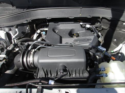 Used 2020 Ford Explorer XLT w/ Equipment Group 202A AWD/4WD image 32