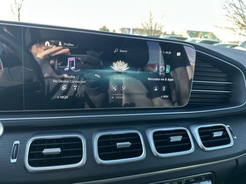 Used 2023 Mercedes-Benz GLS 450 4MATIC image 21