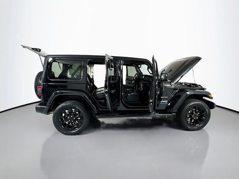 Used 2023 Jeep Wrangler Unlimited Sahara w/ Cold Weather Group AWD/4WD image 26