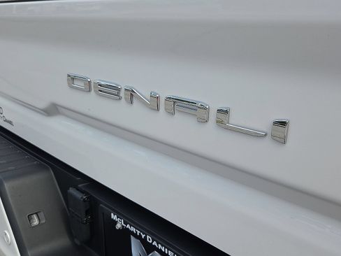 Used 2025 GMC Sierra 3500 Denali Ultimate AWD/4WD image 16