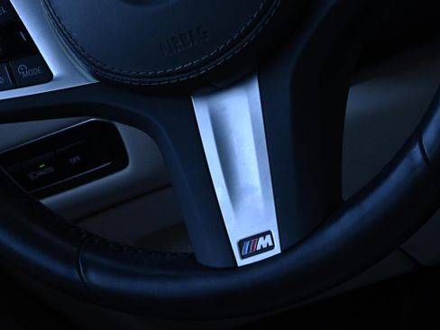 Certified 2025 BMW X7 xDrive40i w/ Executive Package image 27