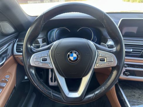Used 2018 BMW 750i xDrive image 27