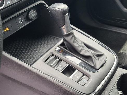 Used 2025 Honda CR-V LX image 9