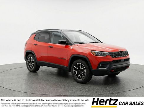 Used 2025 Jeep Compass Trailhawk image 1