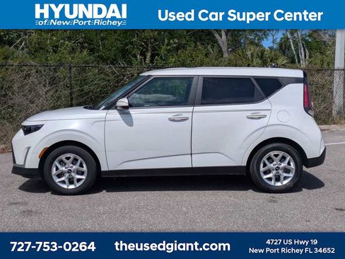 Used 2024 Kia Soul LX w/ Option Group 015 image 2