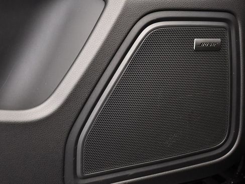 Used 2025 Porsche Macan image 38