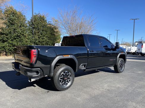 Used 2024 GMC Sierra 2500 AT4X image 9