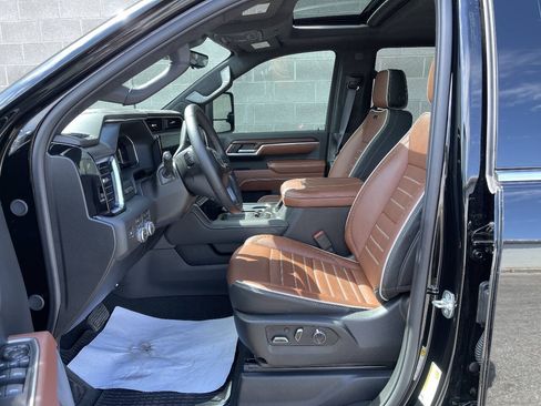 Used 2025 GMC Sierra 3500 Denali Ultimate AWD/4WD image 2