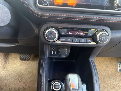Used 2019 Nissan Kicks SR w/ SR Premium Package FWD image 3