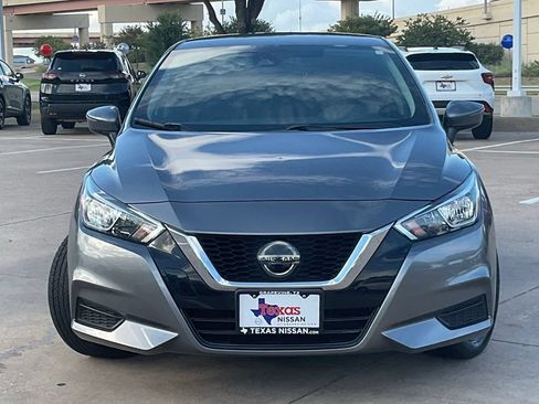 Used 2020 Nissan Versa SV FWD image 2
