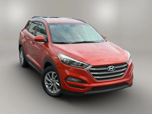 Used 2016 Hyundai Tucson SE w/ Option Group 02 FWD image 2