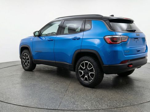 Used 2025 Jeep Compass Trailhawk AWD/4WD image 6