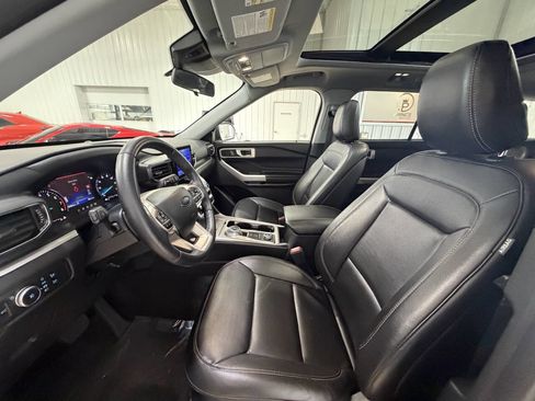 Used 2020 Ford Explorer XLT w/ Equipment Group 202A AWD/4WD image 11
