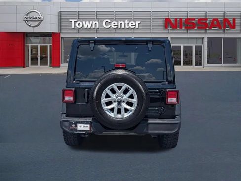 Used 2023 Jeep Wrangler Unlimited Sport w/ Sun And Sound Package AWD/4WD image 6