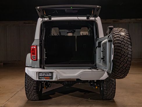 Used 2023 Ford Bronco Heritage Edition AWD/4WD image 9