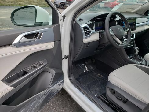 New 2026 Volkswagen Taos SE AWD/4WD image 6