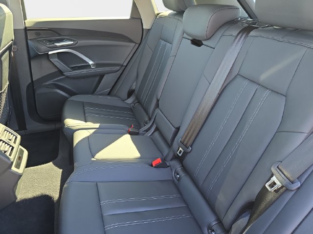 Used 2025 Audi Q5 Premium w/ Convenience Package AWD/4WD image 17