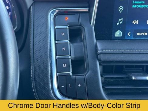 Used 2023 Chevrolet Suburban Premier image 22