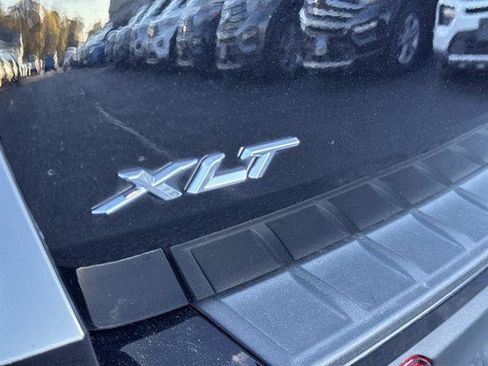 Used 2022 Ford Explorer XLT w/ Equipment Group 202A image 6